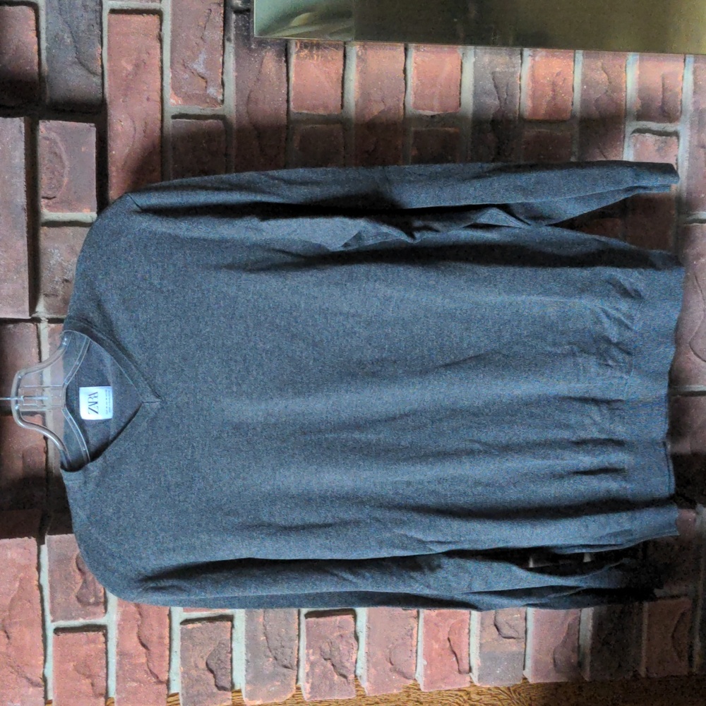Zara men's V-neck knit sweater size M